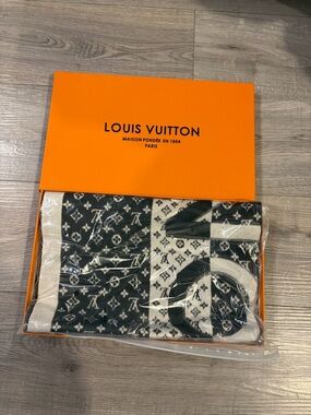 Louis Vuitton Black and Cream Monogram Patchwork Scarf